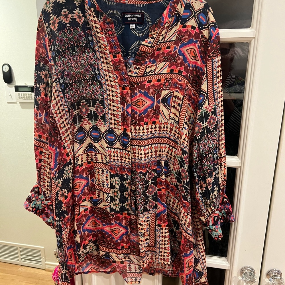 Really fun linen Johnny Was tunic embroidered cuffs. Size M runs large